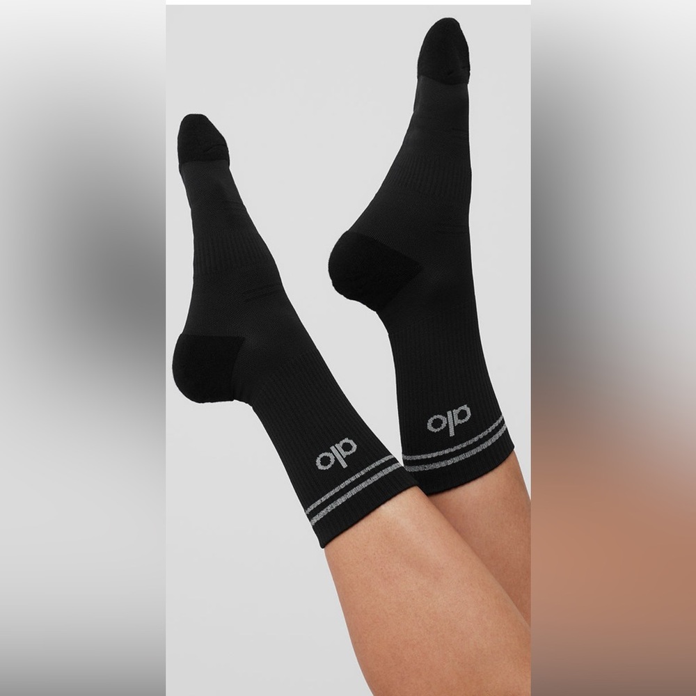ALO Yoga Unisex Half-Crew Performance Sock-NWT!!